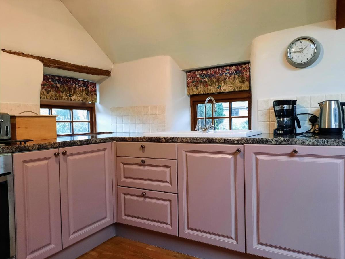 Cosy Barn On Rural Smallholding With Alpacas, Goats & Pigs Stithians Exterior foto